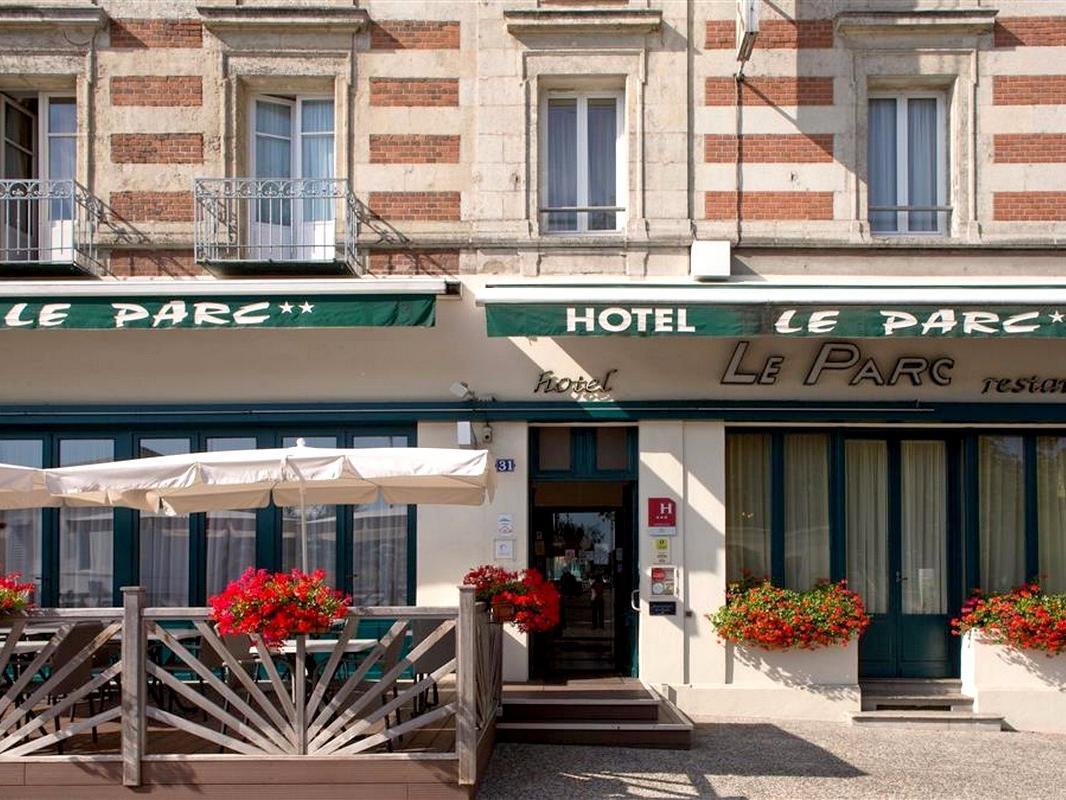 Hotel Restaurant Le Parc Moulins  Dış mekan fotoğraf